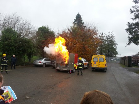 Monaghan Fire Brigade demonstrate how to deal with a chip pan fire! Stand well back!